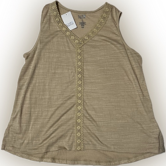 Lightweight sleeveless shirt. - Picture 1 of 3